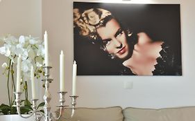 Mm Luxury Apartments Diamond & Silver